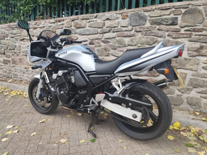 2025 Yamaha Fzs600