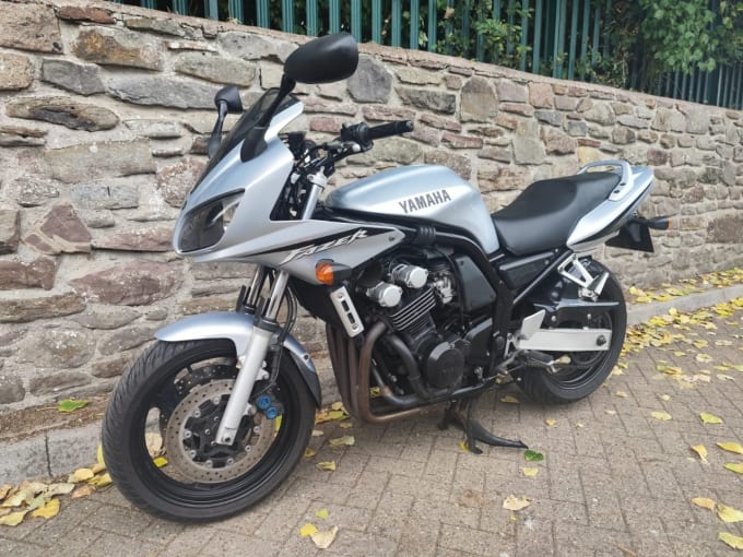 2025 Yamaha Fzs600