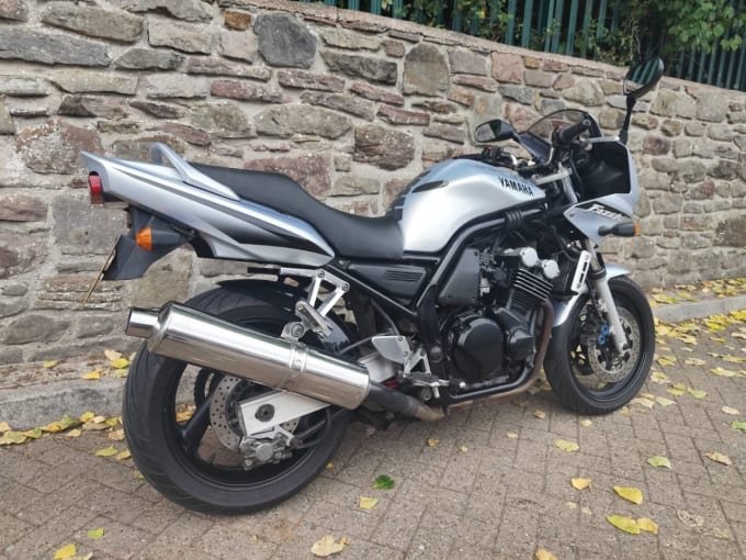 2025 Yamaha Fzs600