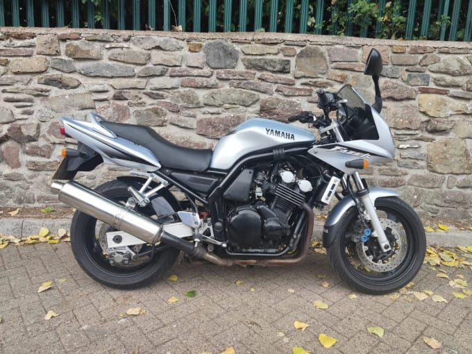 2025 Yamaha Fzs600