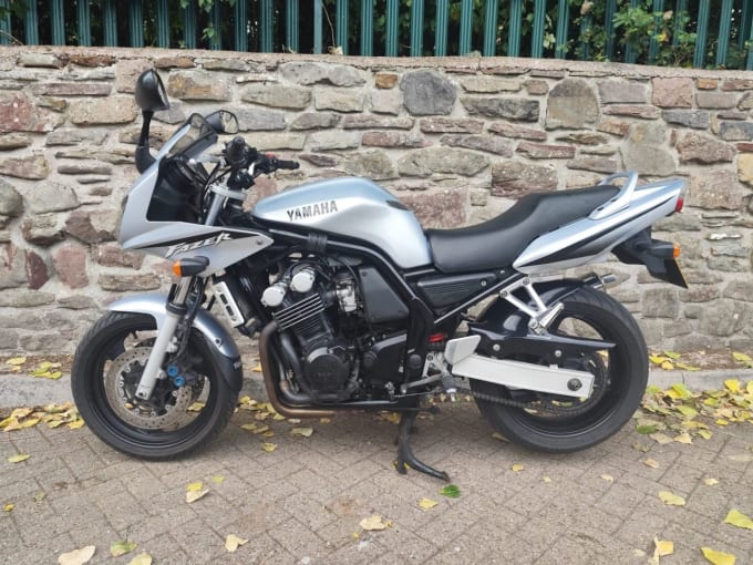 2025 Yamaha Fzs600
