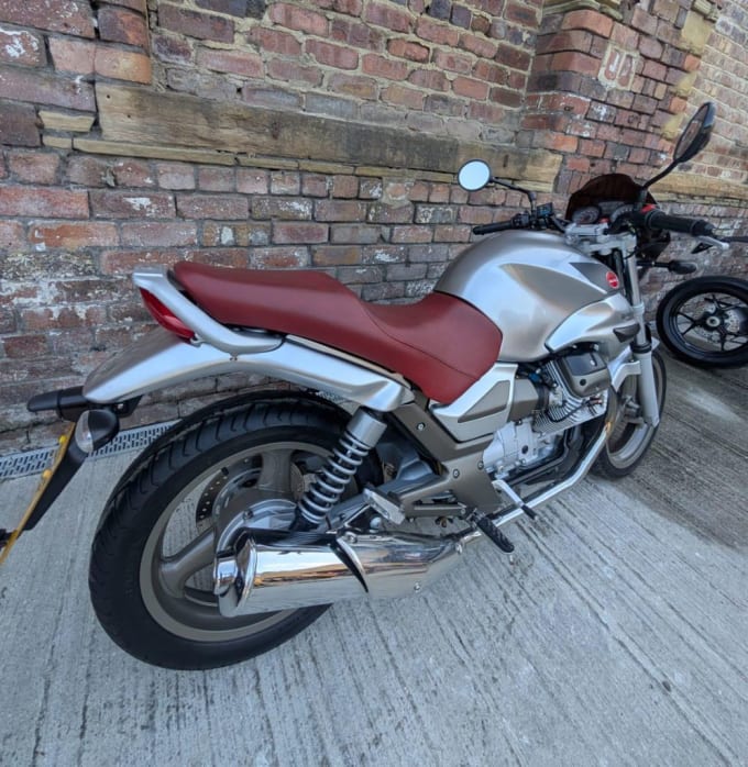 2025 Moto Guzzi Breva 750