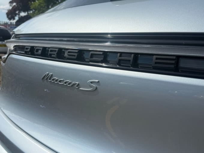 2025 Porsche Macan