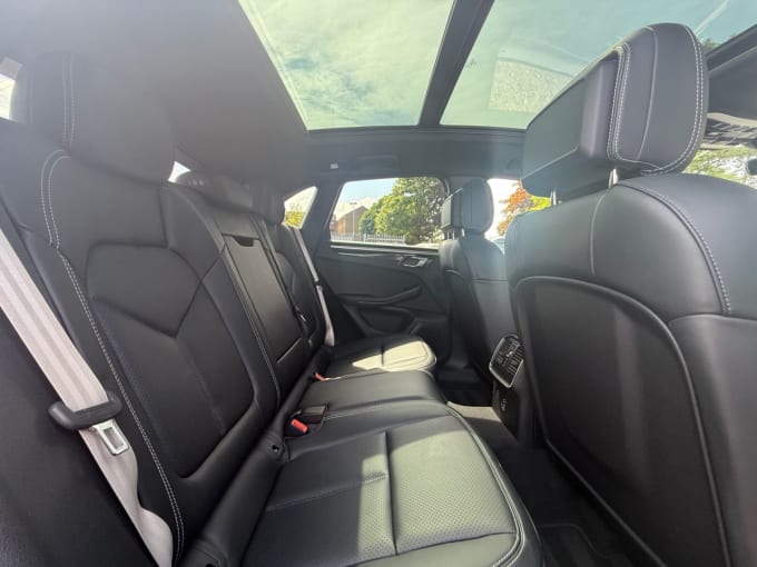 2025 Porsche Macan