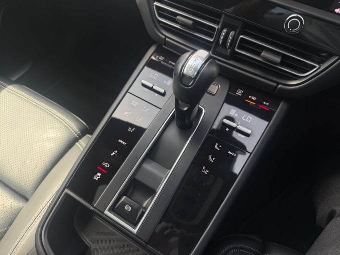 2025 Porsche Macan