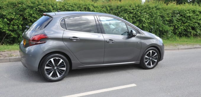 2025 Peugeot 208