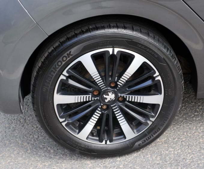2025 Peugeot 208
