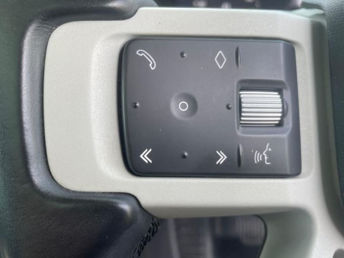 2025 Land Rover Defender