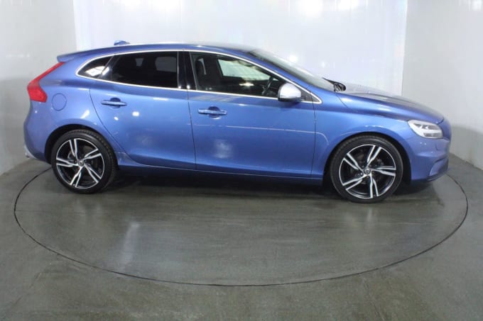 2018 Volvo V40