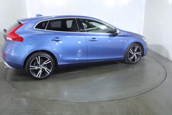 2018 Volvo V40