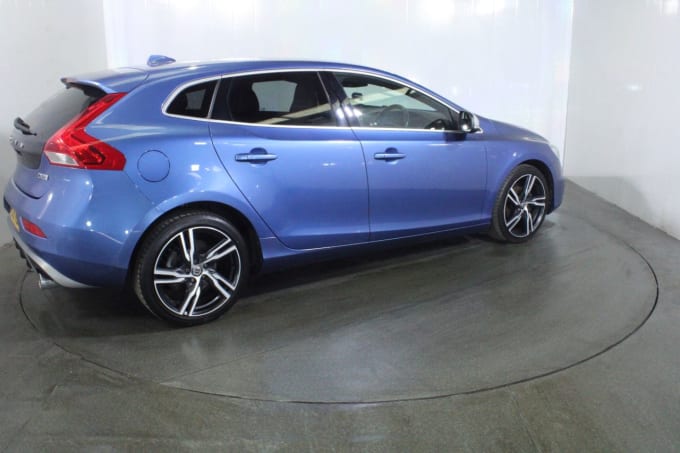 2018 Volvo V40