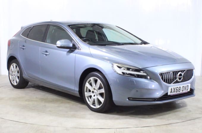 2025 Volvo V40