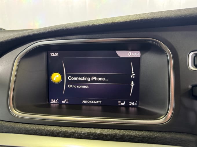 2025 Volvo V40