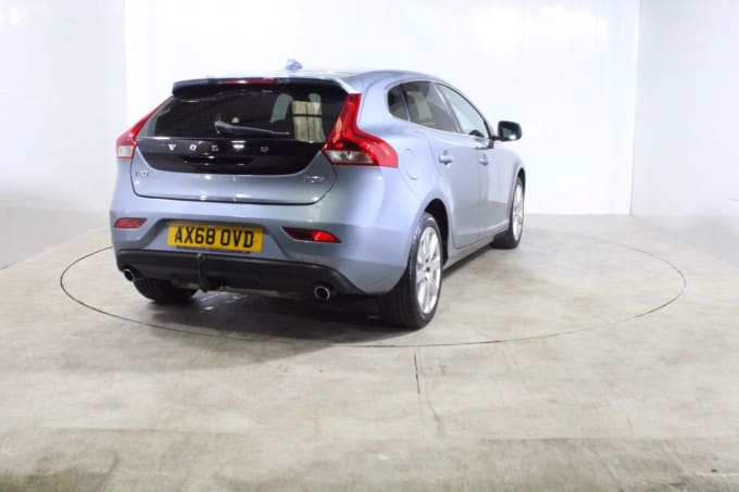 2025 Volvo V40