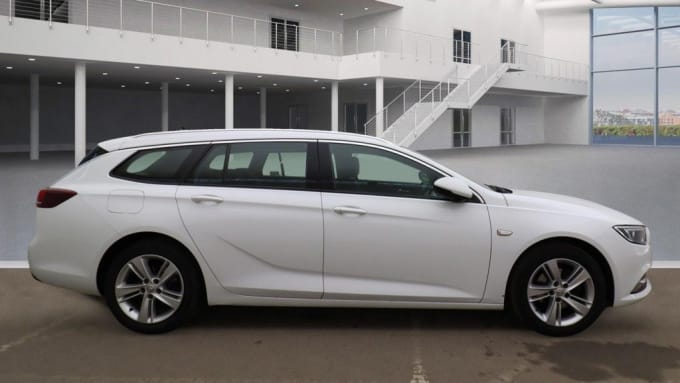 2025 Vauxhall Insignia