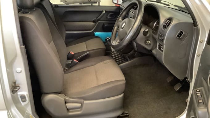 2025 Suzuki Jimny