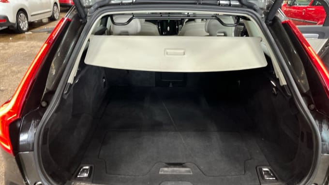 2025 Volvo V90