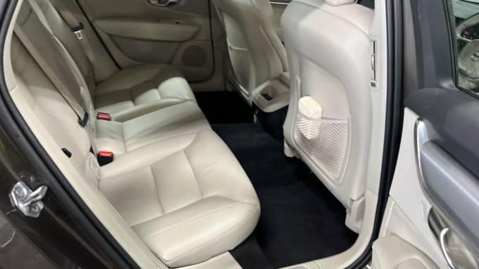 2025 Volvo V90