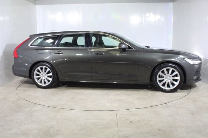 2025 Volvo V90