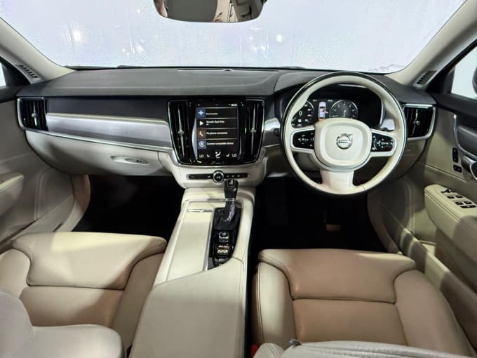 2025 Volvo V90