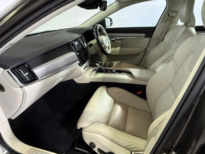 2025 Volvo V90