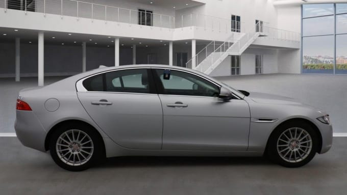 2025 Jaguar Xe