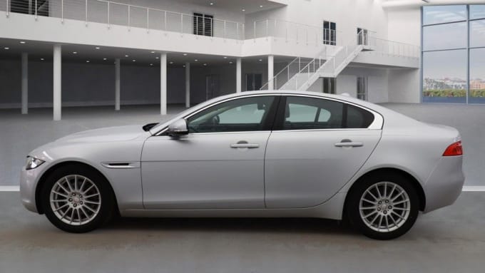 2025 Jaguar Xe
