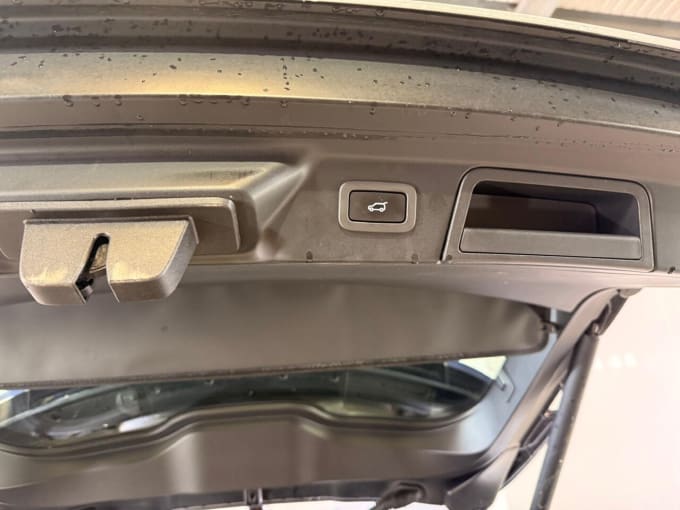 2025 Land Rover Range Rover Velar