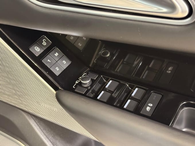 2025 Land Rover Range Rover Velar