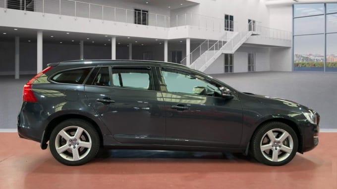 2025 Volvo V60