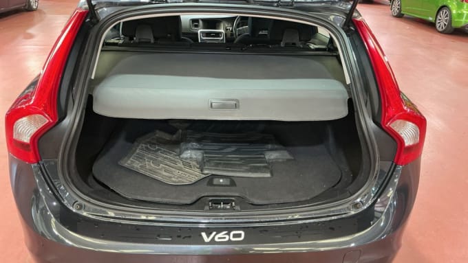 2025 Volvo V60