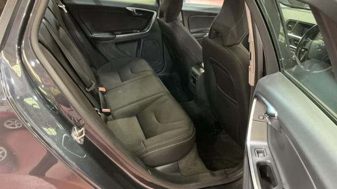 2025 Volvo V60