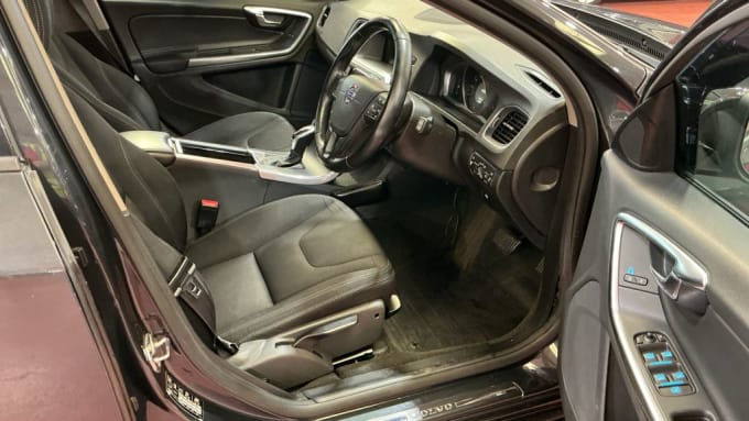 2025 Volvo V60