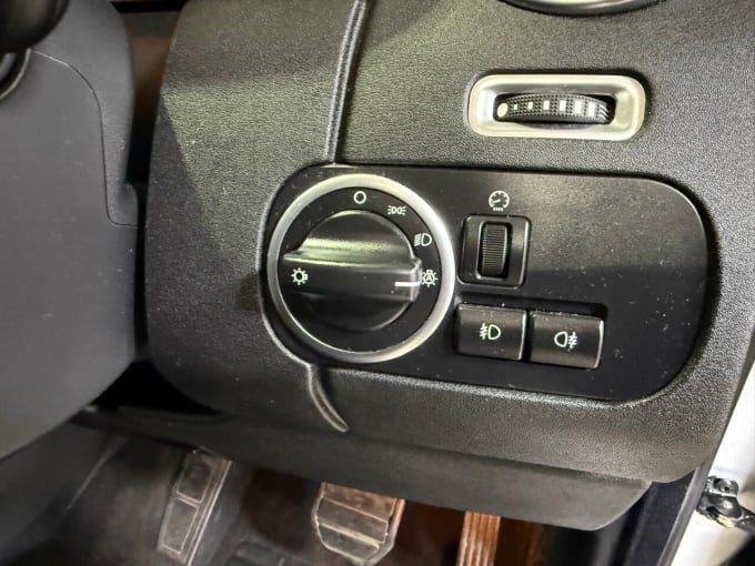 2025 Land Rover Discovery 4