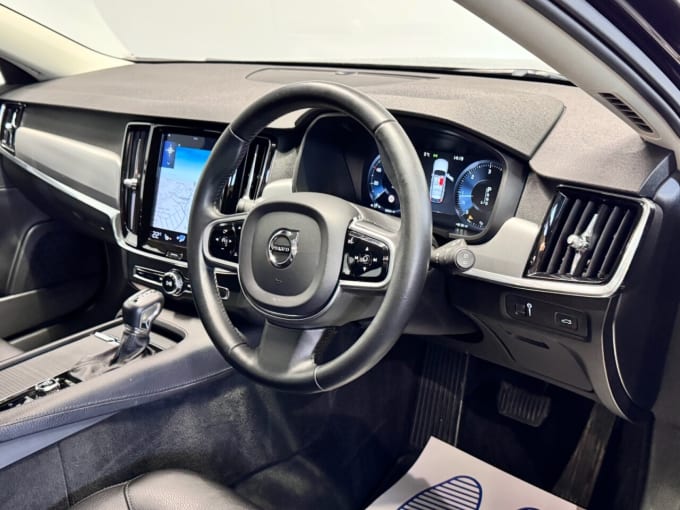 2025 Volvo V90