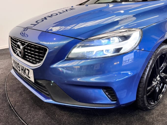 2025 Volvo V40