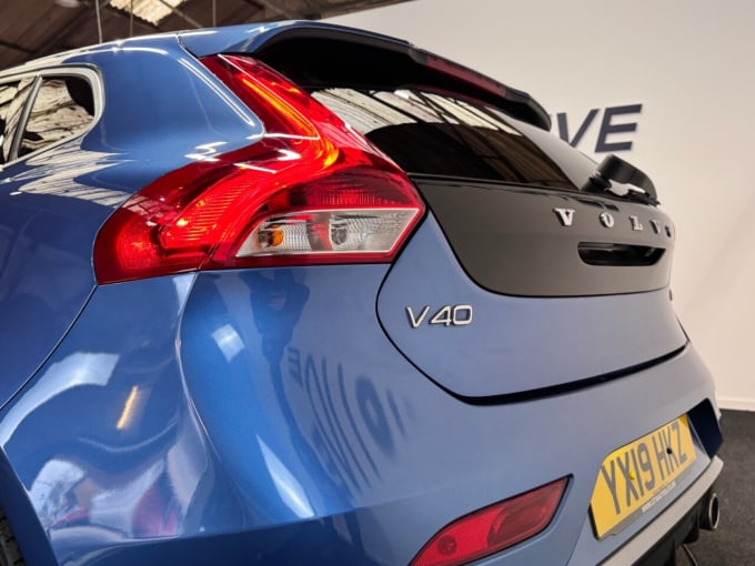 2025 Volvo V40