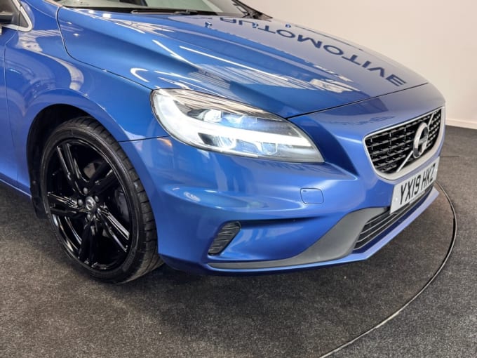 2025 Volvo V40