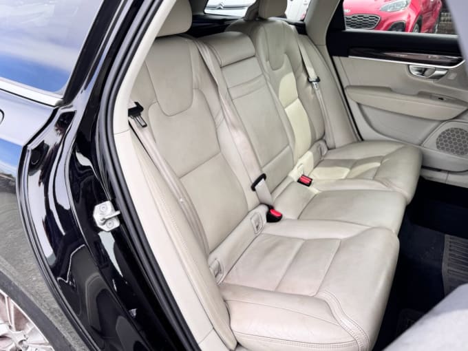 2025 Volvo V90