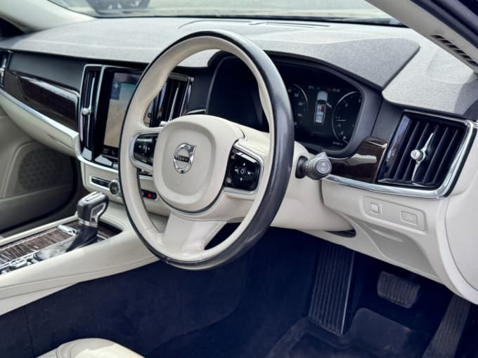 2025 Volvo V90