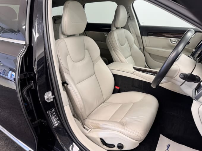 2025 Volvo V90