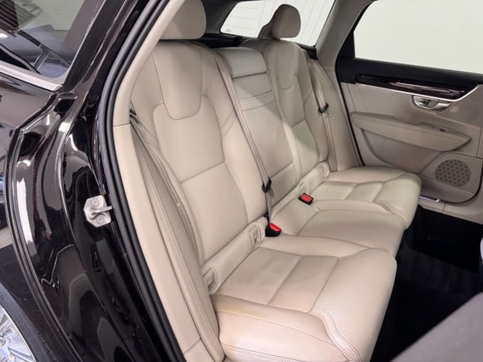 2025 Volvo V90