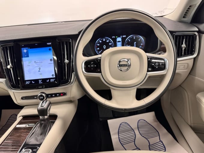 2025 Volvo V90