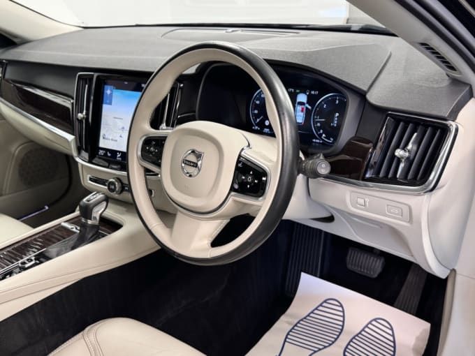 2025 Volvo V90