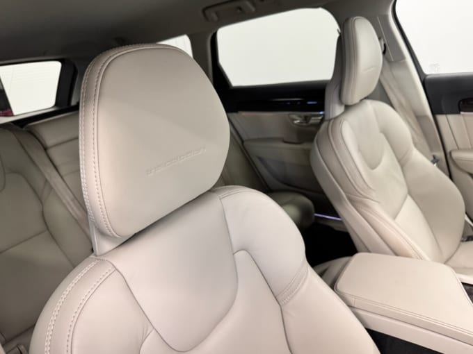 2025 Volvo V90