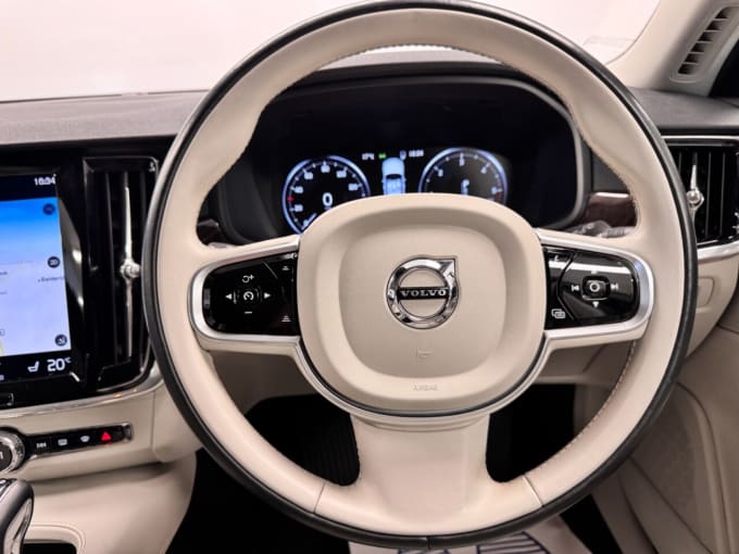 2025 Volvo V90
