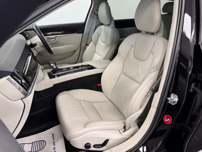 2025 Volvo V90
