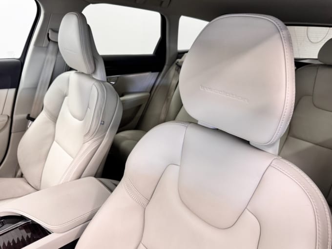 2025 Volvo V90