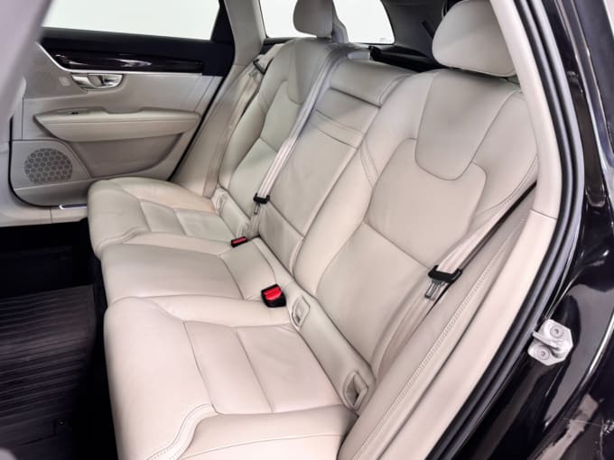 2025 Volvo V90