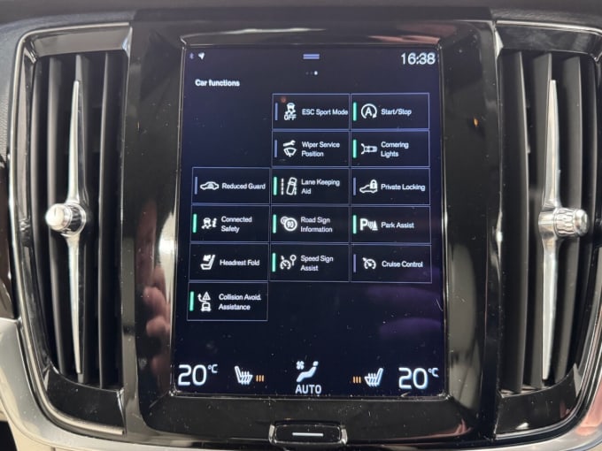 2025 Volvo V90